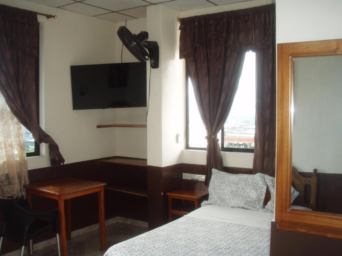 Hostal Limoncocha Тена Екстериор снимка