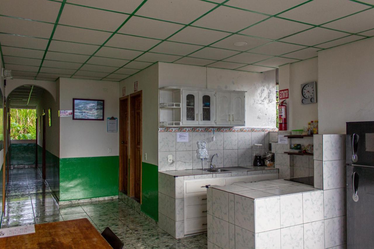 Hostal Limoncocha Тена Екстериор снимка